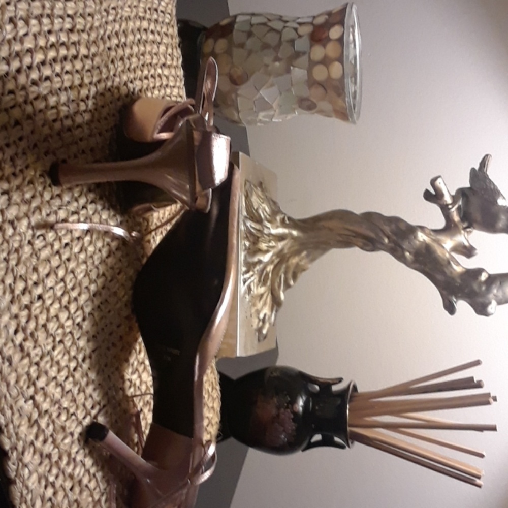 Heels - Picture 2 of 2